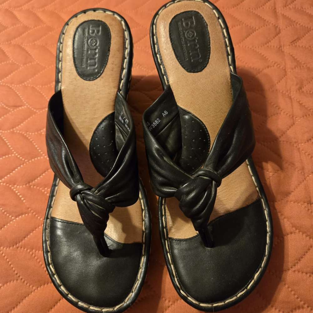 Born Black Sandals Classic Flip-Flop Style